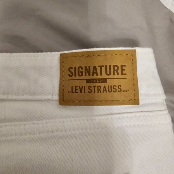 Levi's Cream Ankle Cropped Pants - Picture 3 of 7